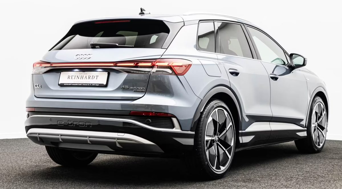 Audi Q4 e-tron 45 e-tron 265ch quattro S line/Toit ouvrant/Attelage