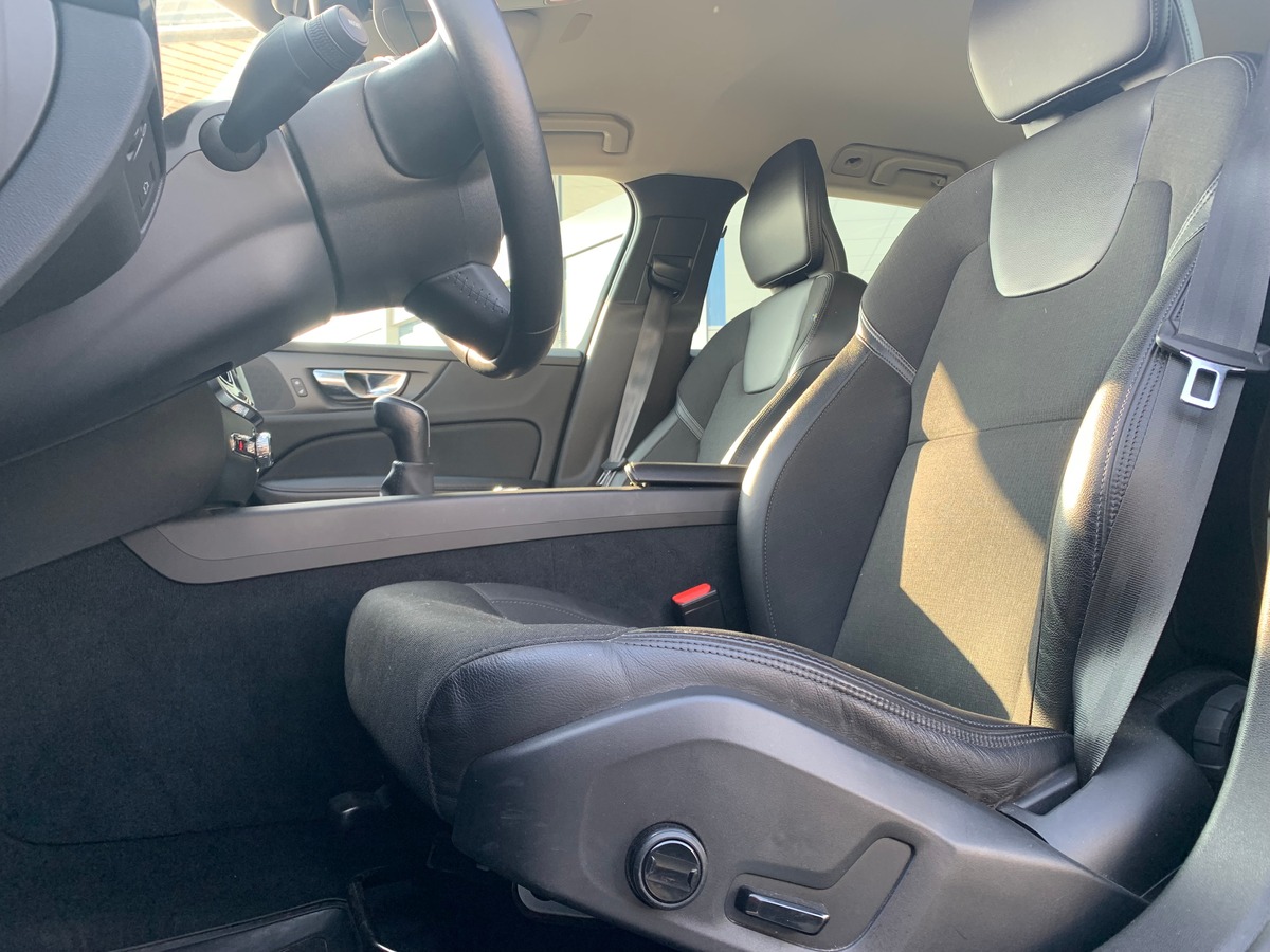 Volvo V60 150 ch | Momentum business | Caméra de recul | Avertisseur Angles Morts | Apple car Play