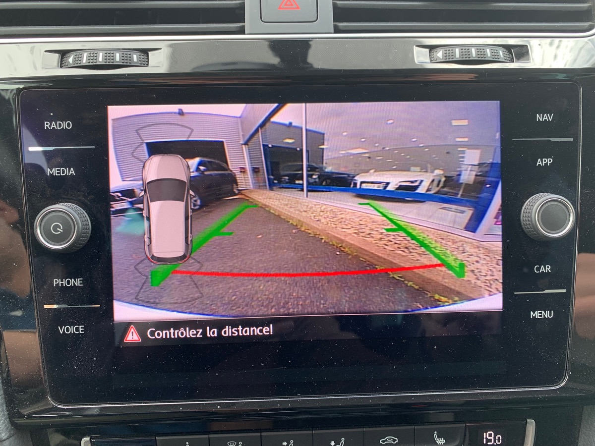 Volkswagen Golf VII 1.5 TSI 150 | Carat | Pack sport R-Line extérieur | Feux xénon | Caméra de Recul