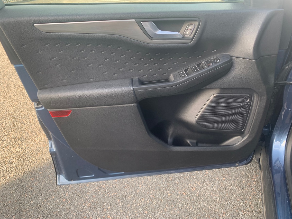 Ford Kuga 225 ch | 2.5 PHEV | Titanium | Apple car Play | Radar de stationnement avant et arriére