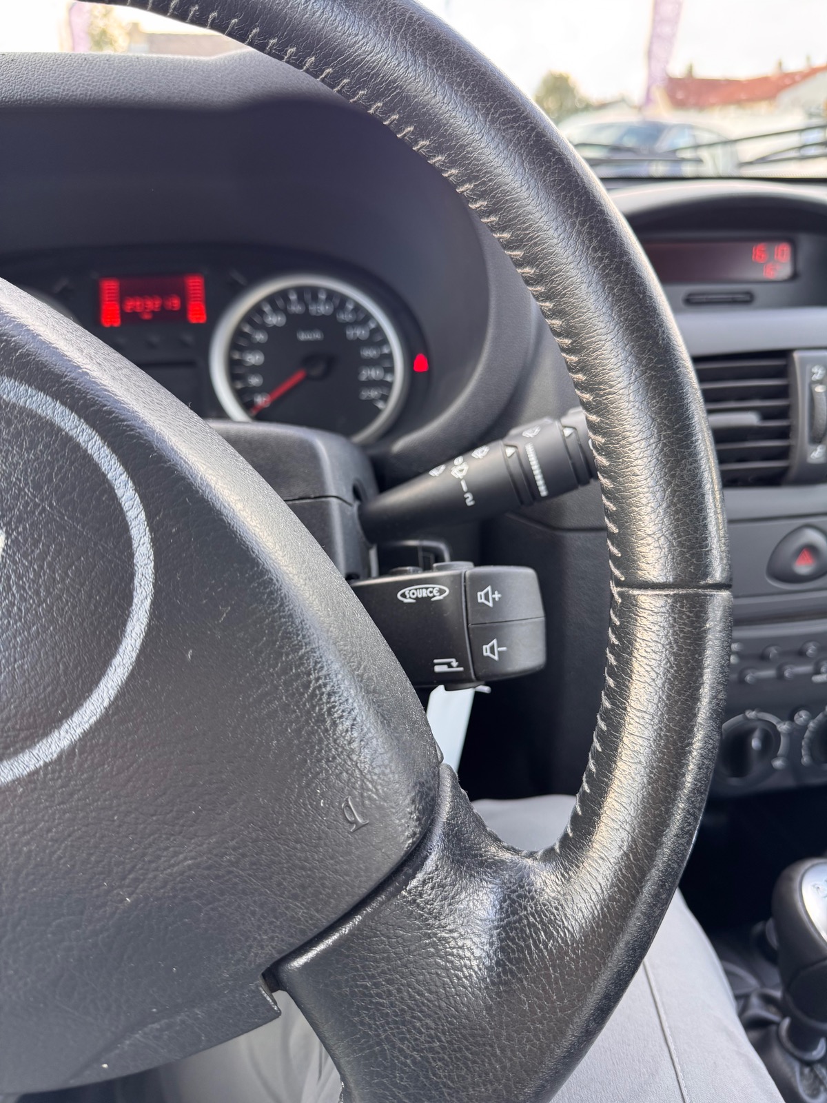 RENAULT Clio Campus 1.2 16V 75 CH eco2 ByeBye Pack Clim PREMIÈRE MAIN Euro 5