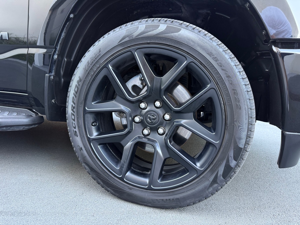 Dodge RAM 1500 LARAMIE SPORT NIGHT EDITION 402 CH / TVA / CARNET / 21663 KMS