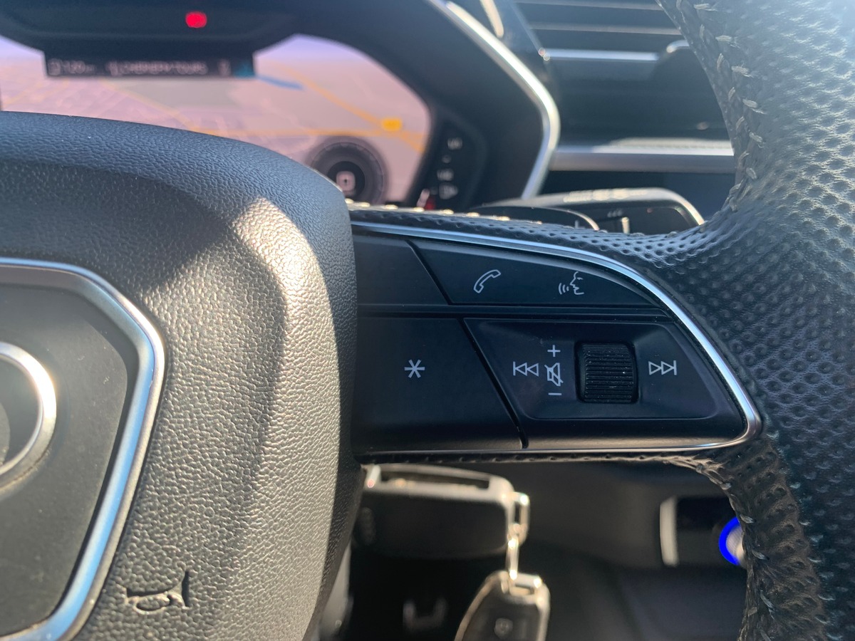 Audi Q3 150 ch | S line | Toit ouvrant | Caméra de recul | Apple car play | Attelage | Régulateur