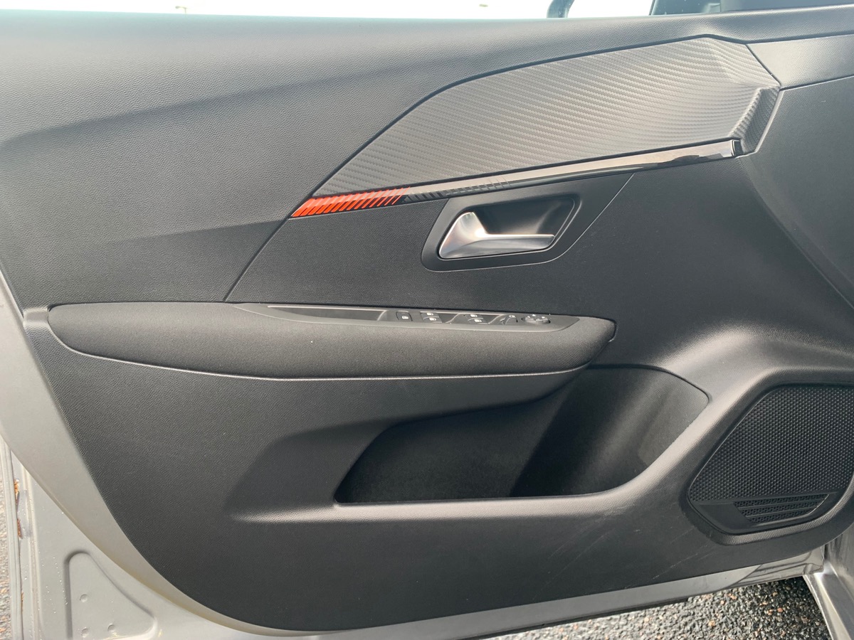 Peugeot 208 75 ch | Active pack | GPS | Mirror Link | Radar de stationnement arriére