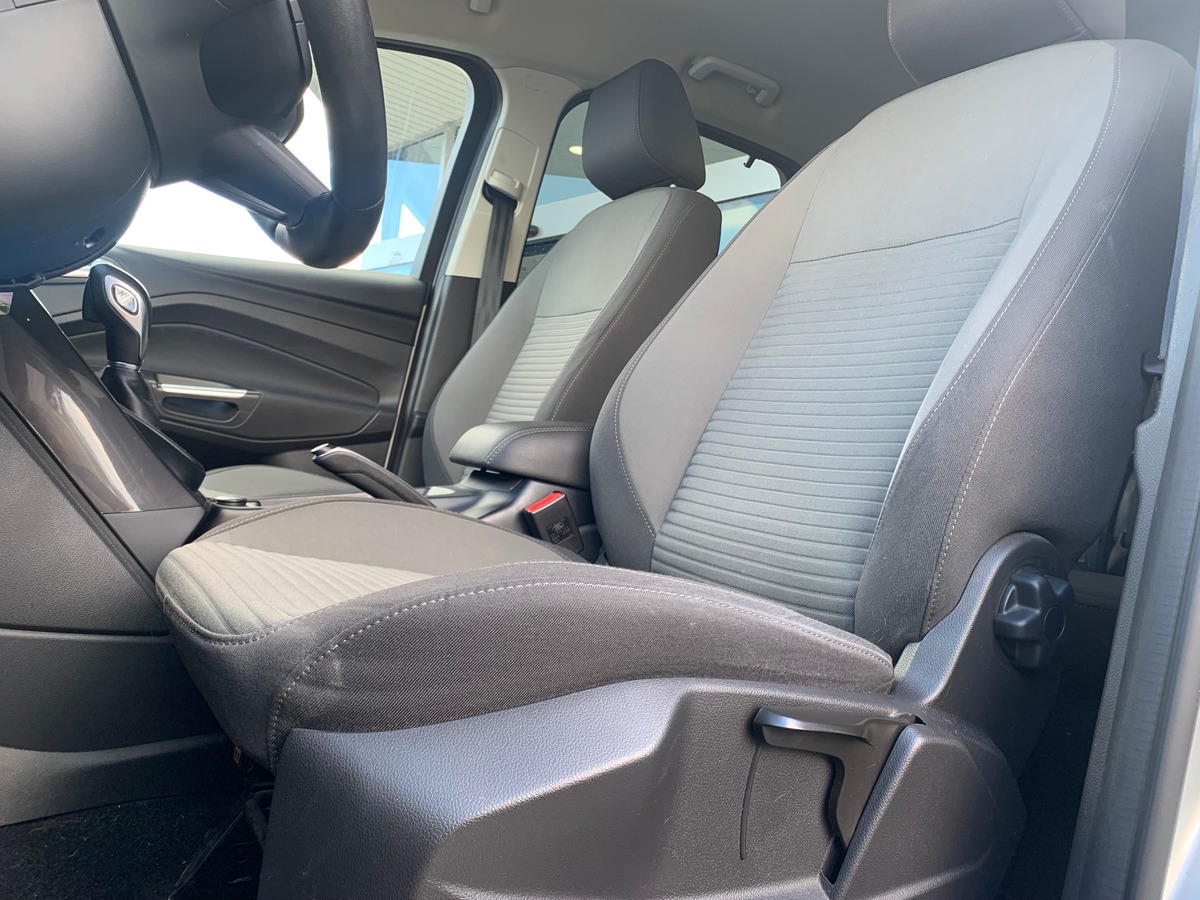 Ford C-max 170 chevaux | Titanium | Radar avant et arrière | Sièges chauffants | Apple car play