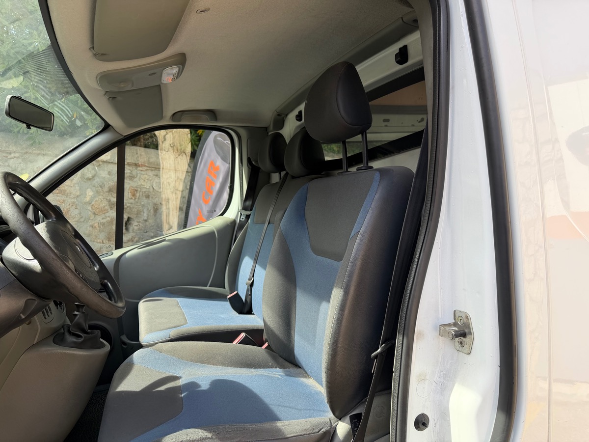 RENAULT Trafic 2.0 dCi 115 CV Fourgon Phase 2 L1H1 / Clim / Radar