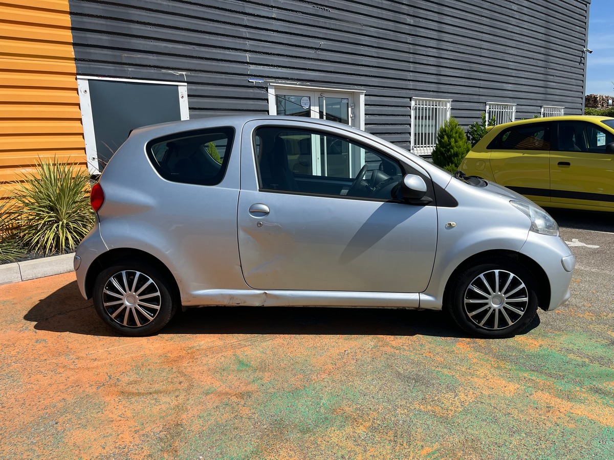 Toyota Yaris 1.0 VVTi 68 CH LINEA SOL