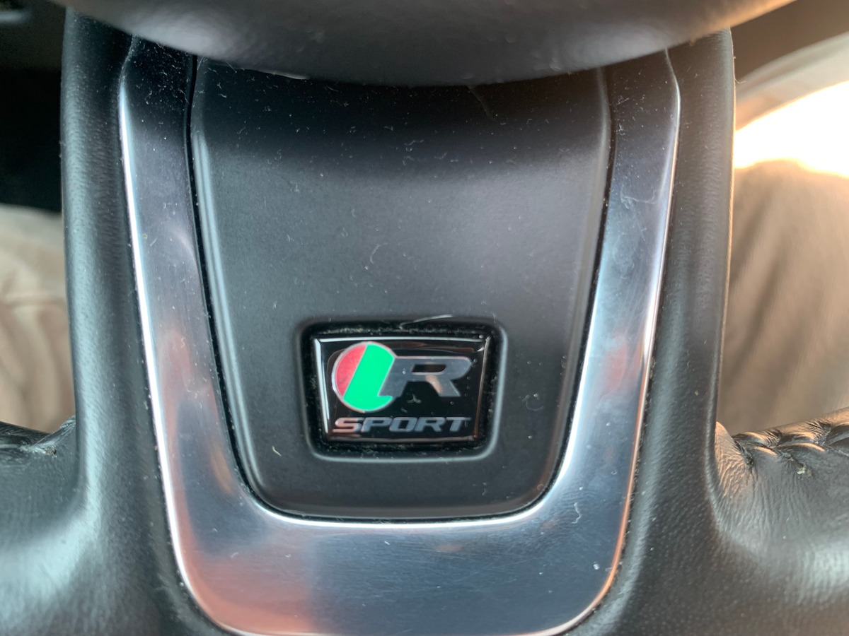 Jaguar XE 240 chevaux | R Sport | GPS | Régulateur de vitesse | Toit ouvrant | Audio MERIDIAN | Cuir