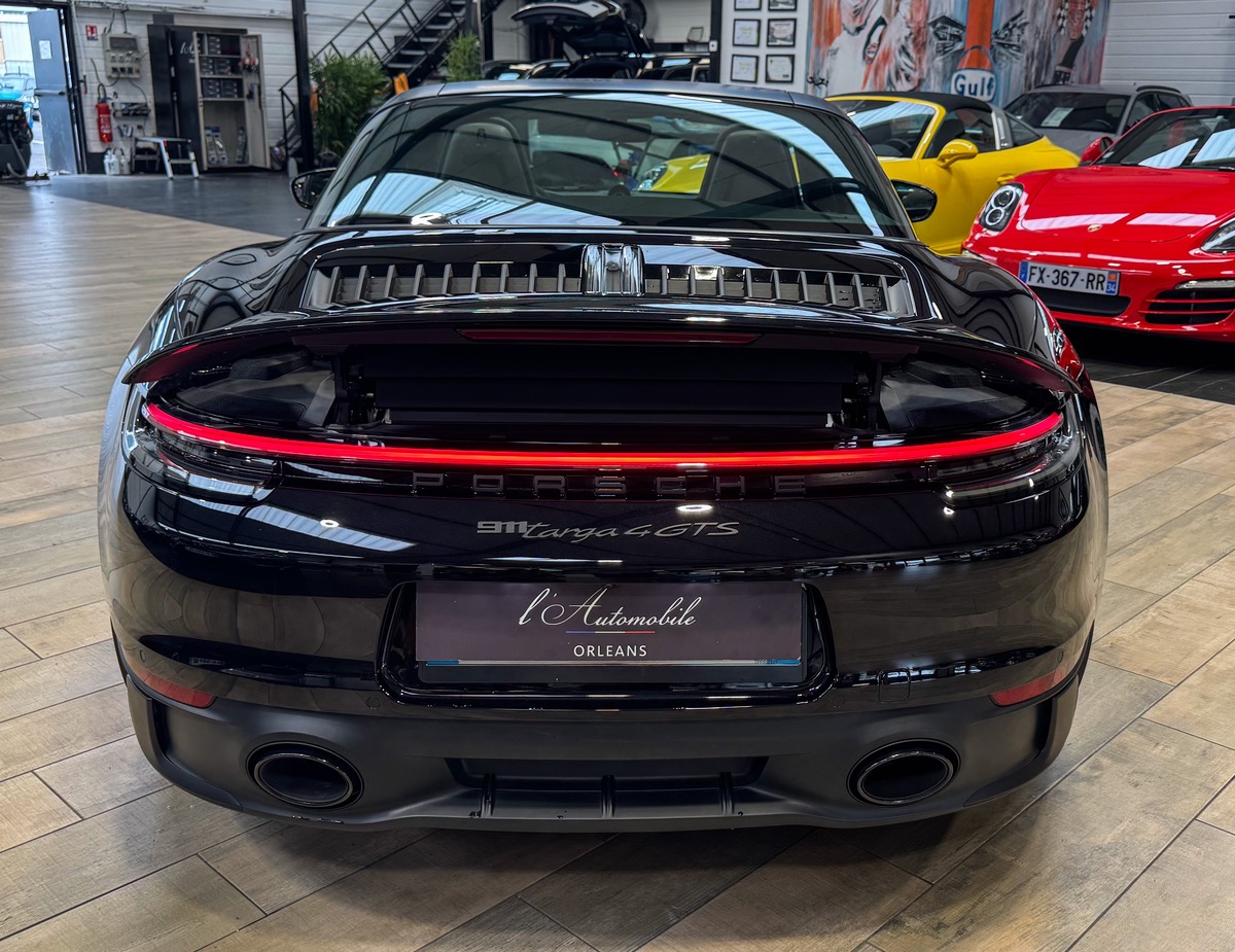 Porsche 911 992 TARGA 4 GTS