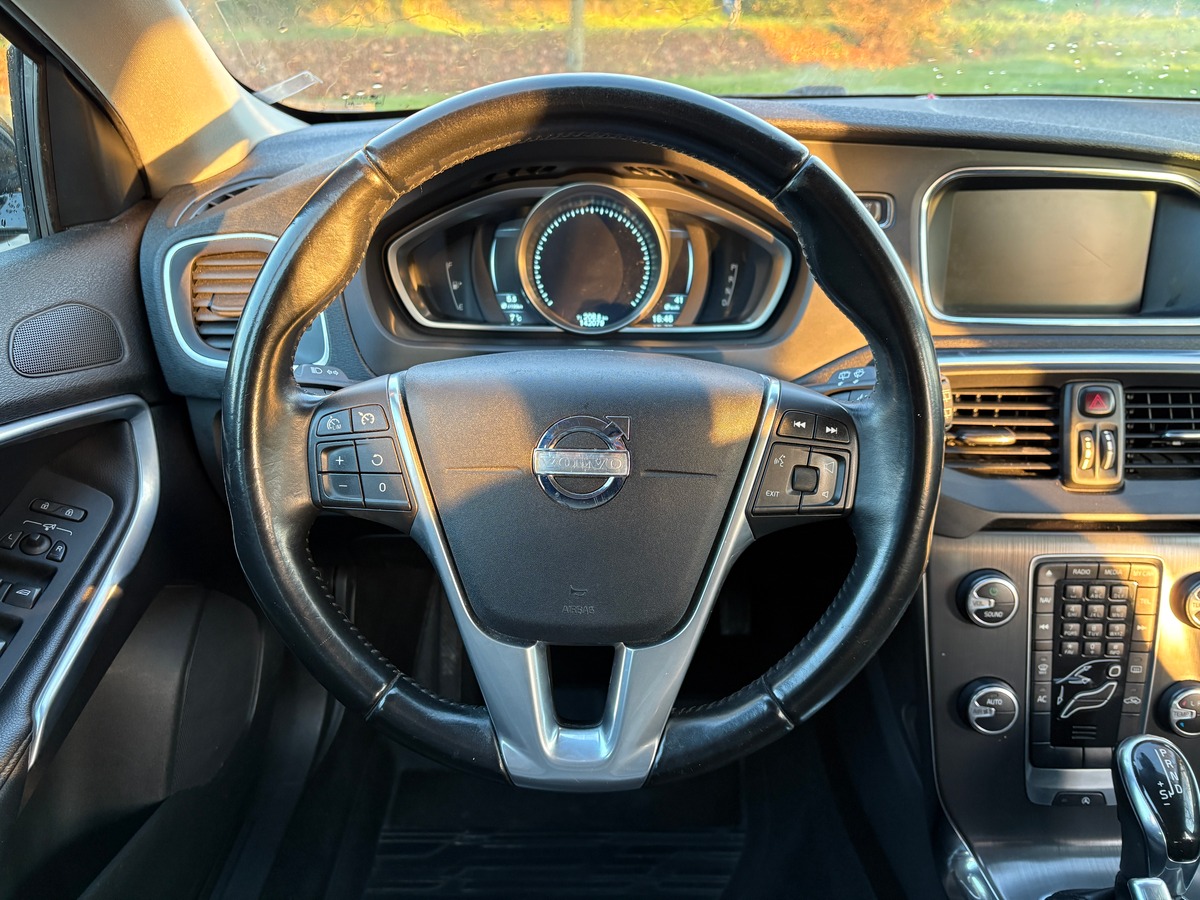 Volvo V40 D2 SUMMUM - 115CH - ENTRETIEN COMPLET