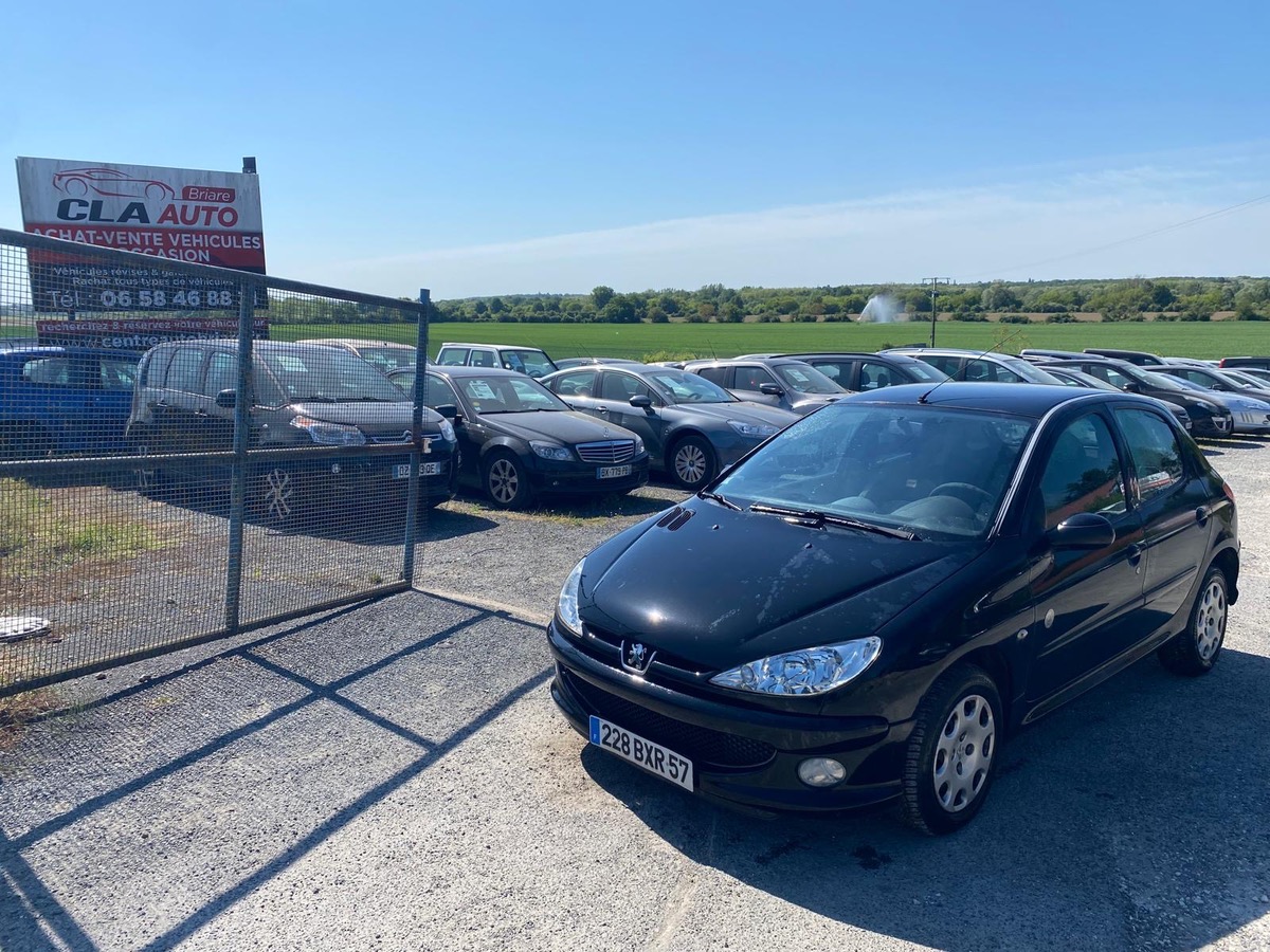 Peugeot 206 1.4 hdi 70cv 1ere main faible kilométrage d’origine 