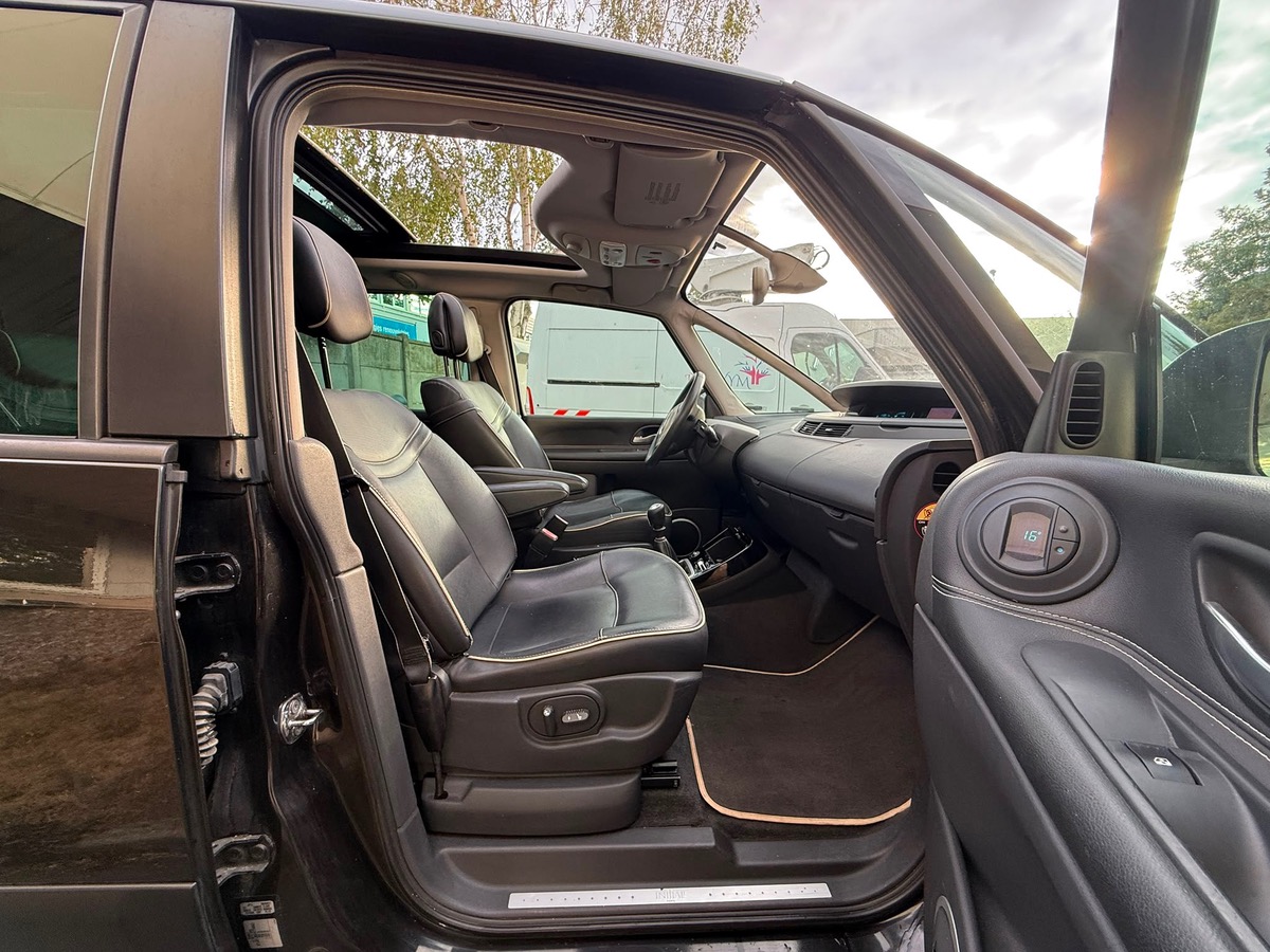 RENAULT Espace IV initiale 2.0 DCI 150 CV 7 place garantie 6 mois