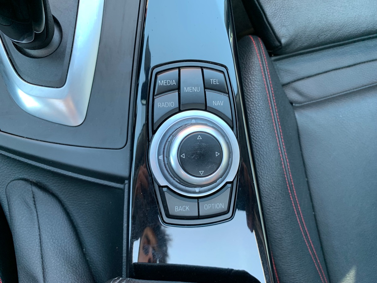 Bmw Série 3 326 | Sport | Régulateur vitesse | GPS | Siéges chauffants | Toit ouvrant | Mode Sport