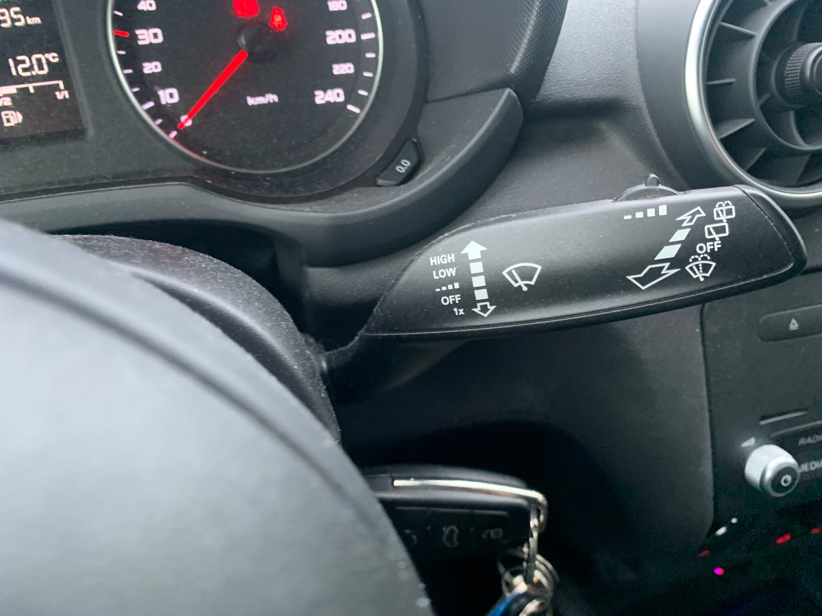 Audi A1 105 ch | Attraction | Climatisation | Radio cd | Jantes alu 16''| Volant cuir | Radar recul