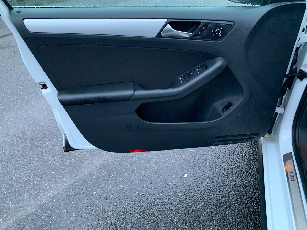 Volkswagen Jetta 170 ch | Carat | Régulateur vitesse | Radars stationnement | GPS | Kit mains libres