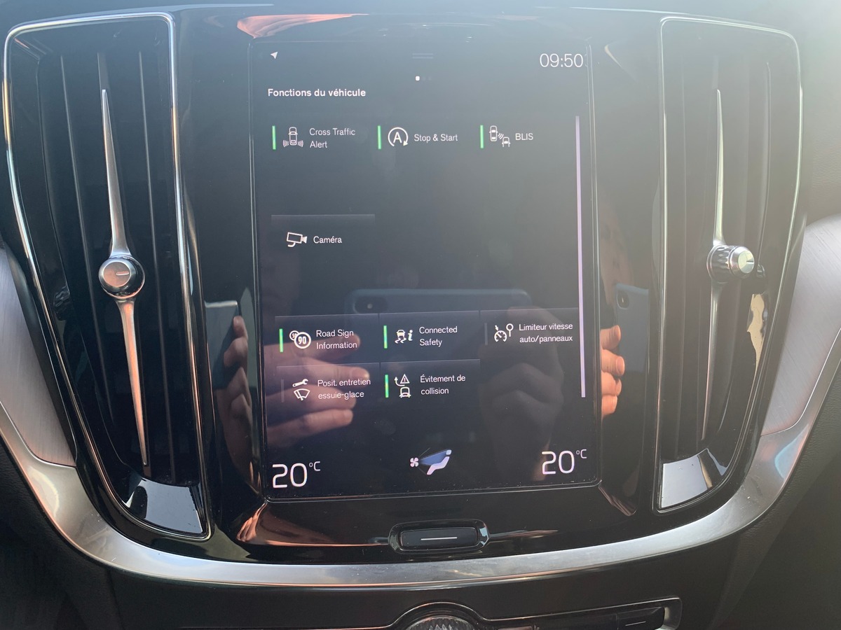 Volvo V60 150 ch | Momentum business | Caméra de recul | Avertisseur Angles Morts | Apple car Play