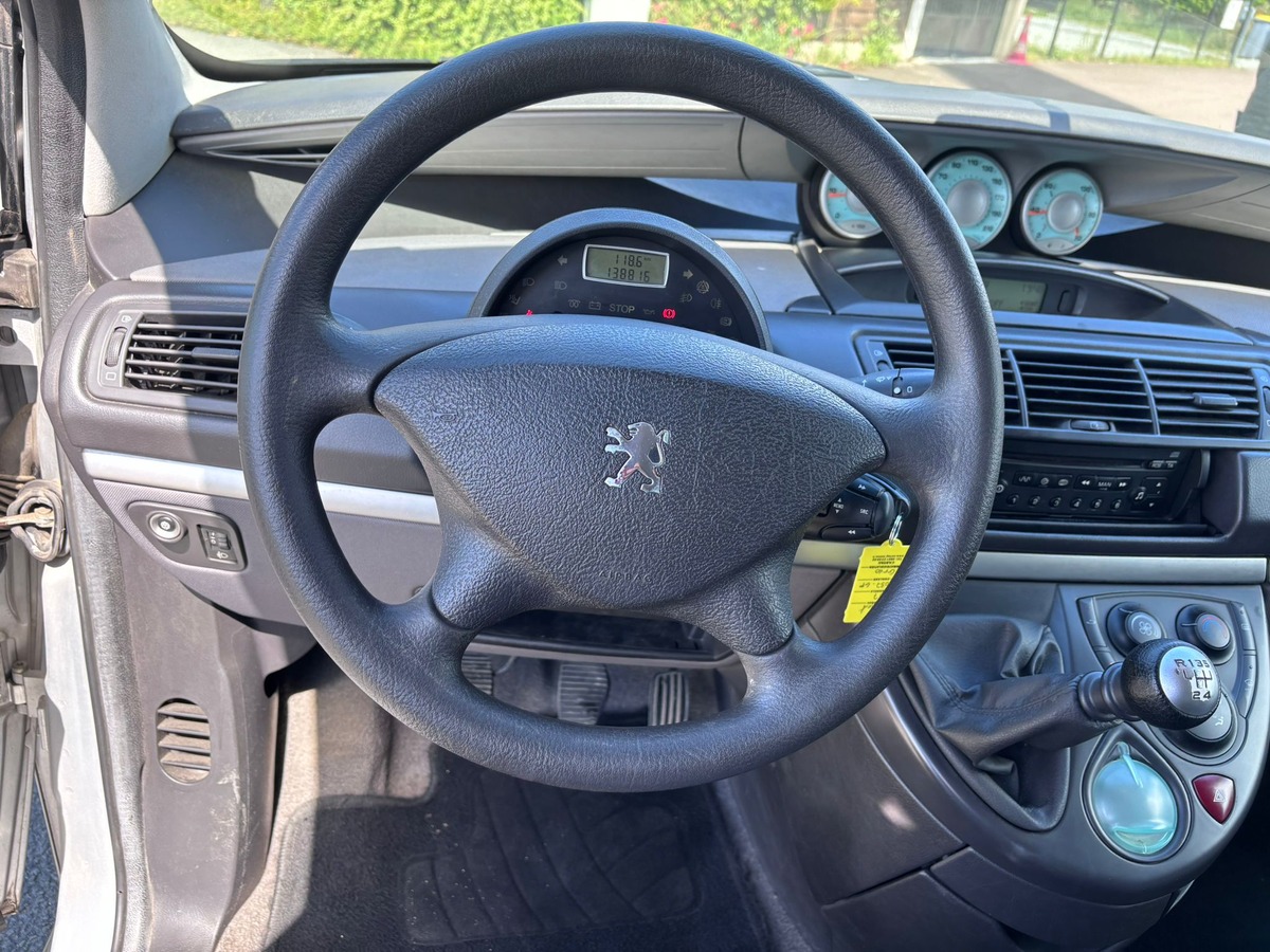 Peugeot 807 7 places 2.0 HDi 110 Confort - Distribution neuve - Garantie