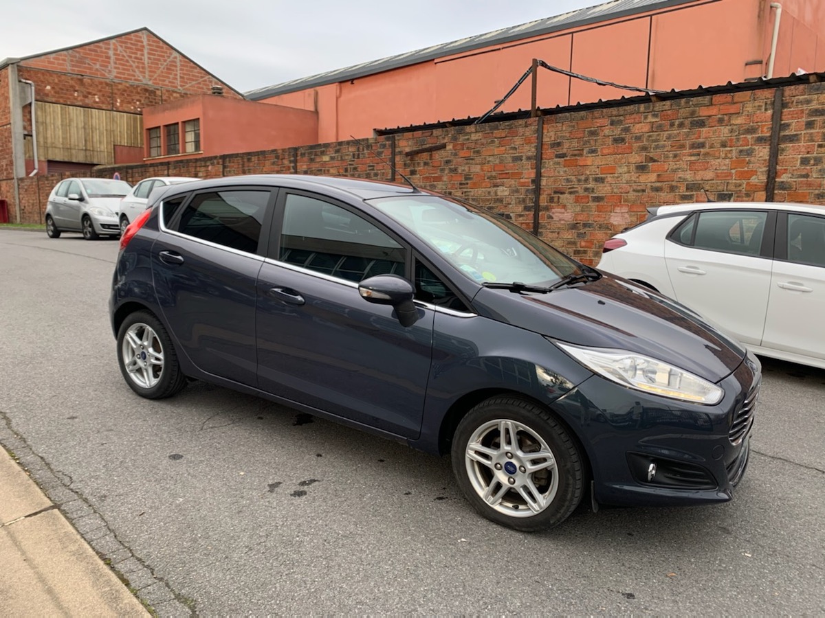 Ford Fiesta 1.6 TDCI 95 CV   4X fois sans frais 