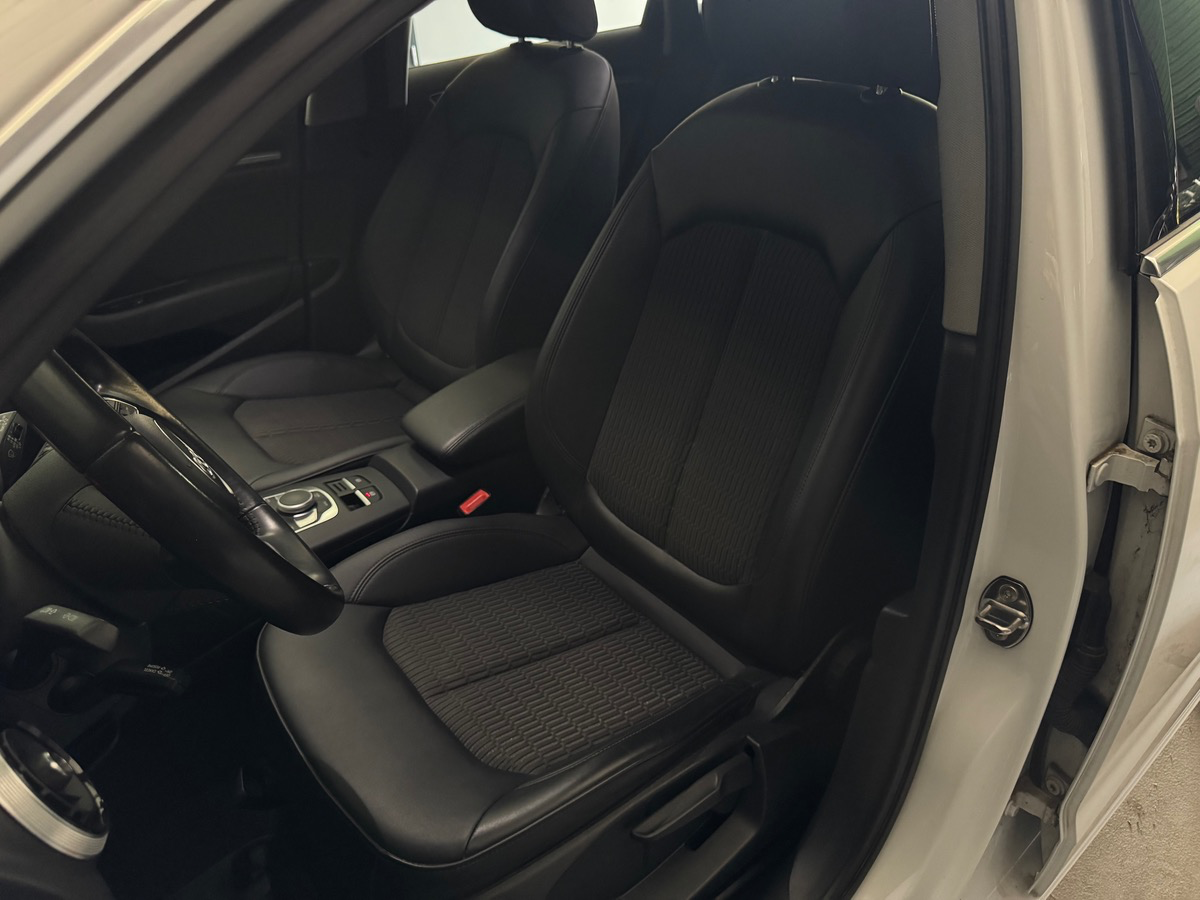 Audi A3 1.6 tdi S tronic / Xénons / Radar de stationnement Av Ar