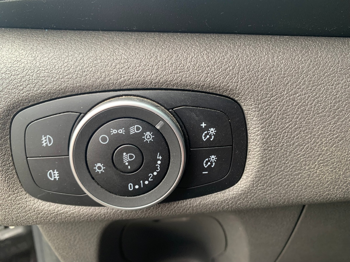 Ford TRANSIT CUSTOM 130 ch | L1H1 Trend Business | 3 Places | Caméra recul | Attelage | Roue secours
