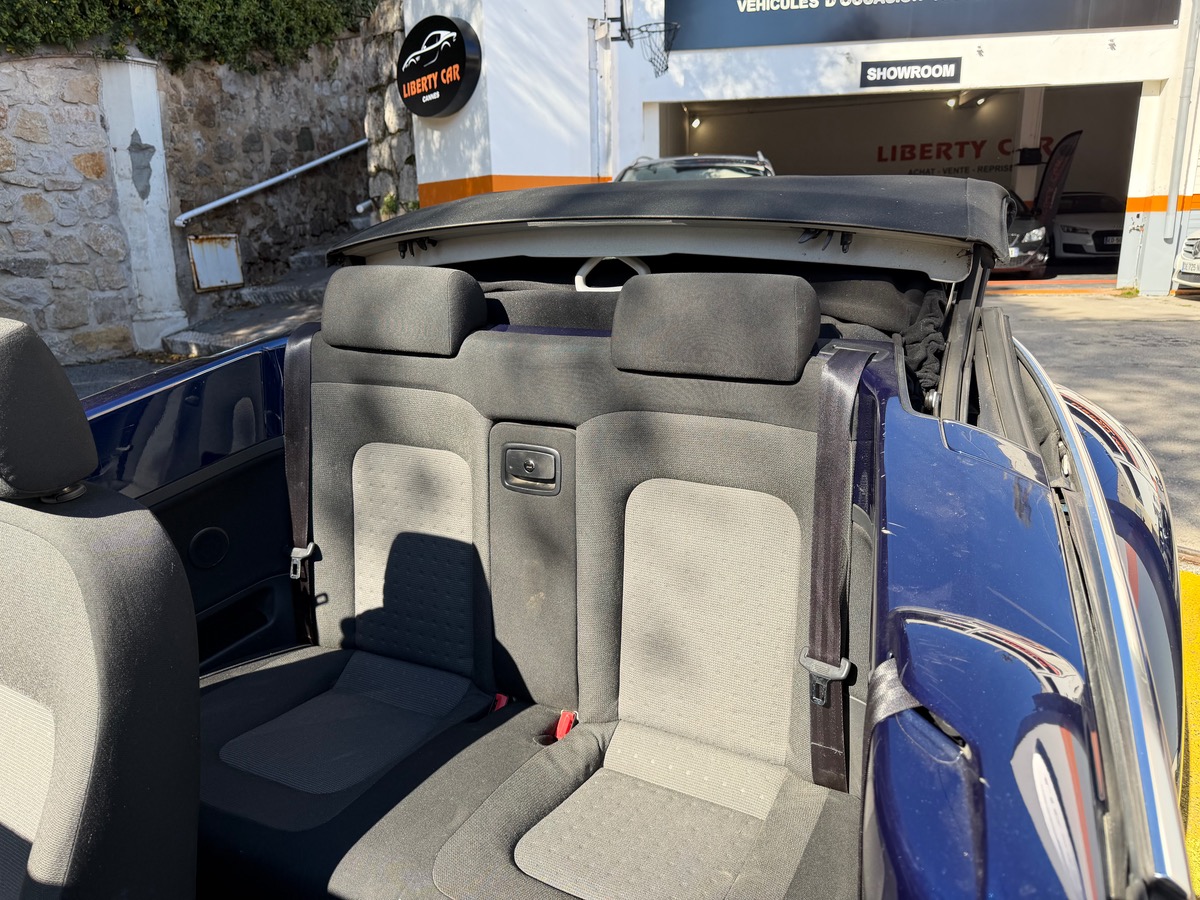 Volkswagen NEWBEETLE Cabriolet 1.6 102 CV Phase 3 / 1er Main / Clim / Jantes / KM Réel