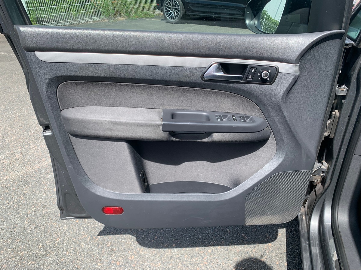 Volkswagen Touran 105 | Match | 7 Places | GPS | Régulateur vitesse | Bluetooth | Toit panoramique