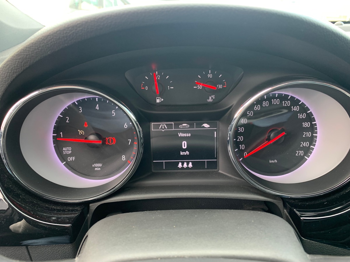 Opel Astra 105 ch | Black Edition | Caméra recul | Régulateur vitesse | Radar de stationnement avant