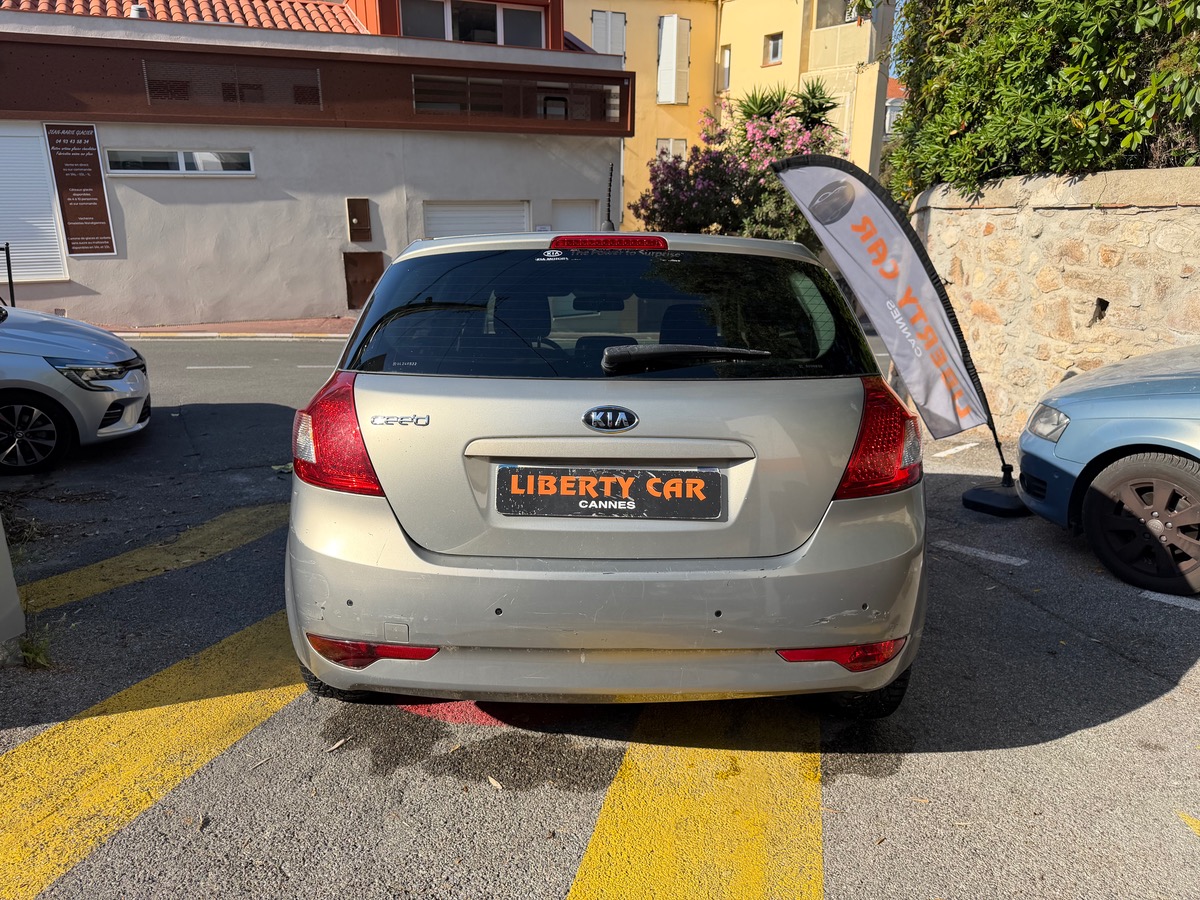 Kia Ceed 1.6 i 125 CV / 1er Main / Embrayage Neuf / Moteur à Chaine / Clim /5 Portes