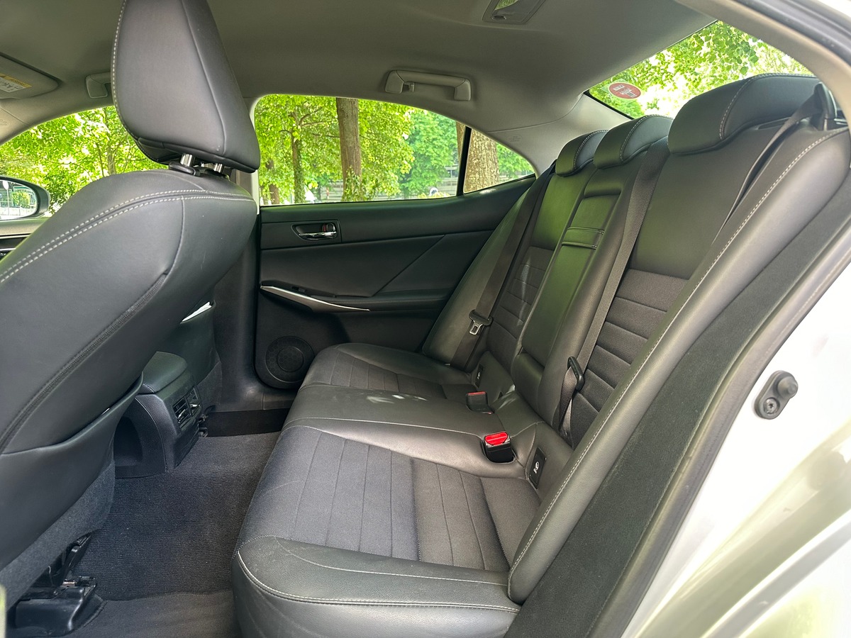 Lexus IS300 H Business E-CVT 181 cv Entretien Lexus