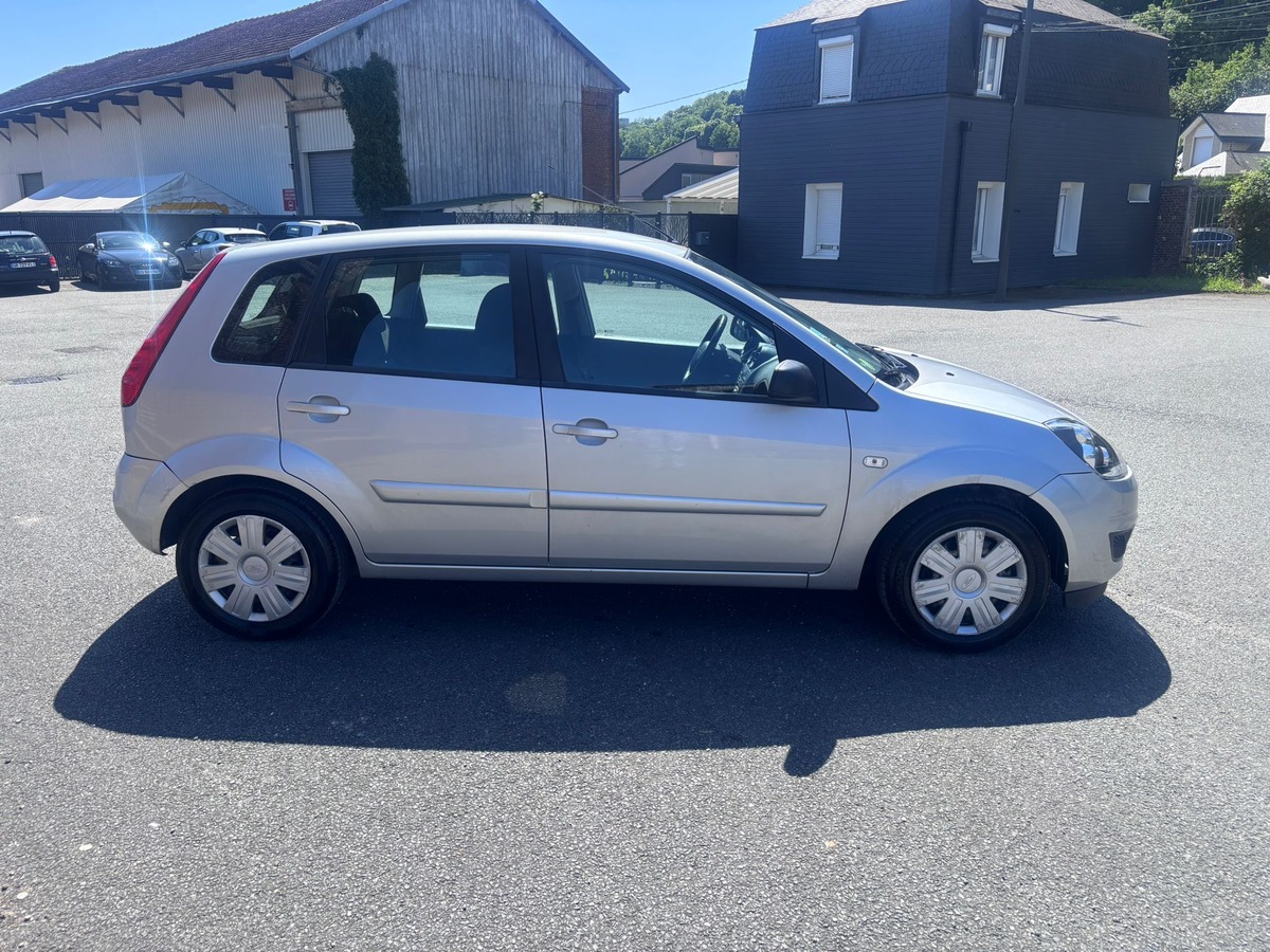 Ford Fiesta V 1.25 60 TREND 5P - Révisée - Garantie