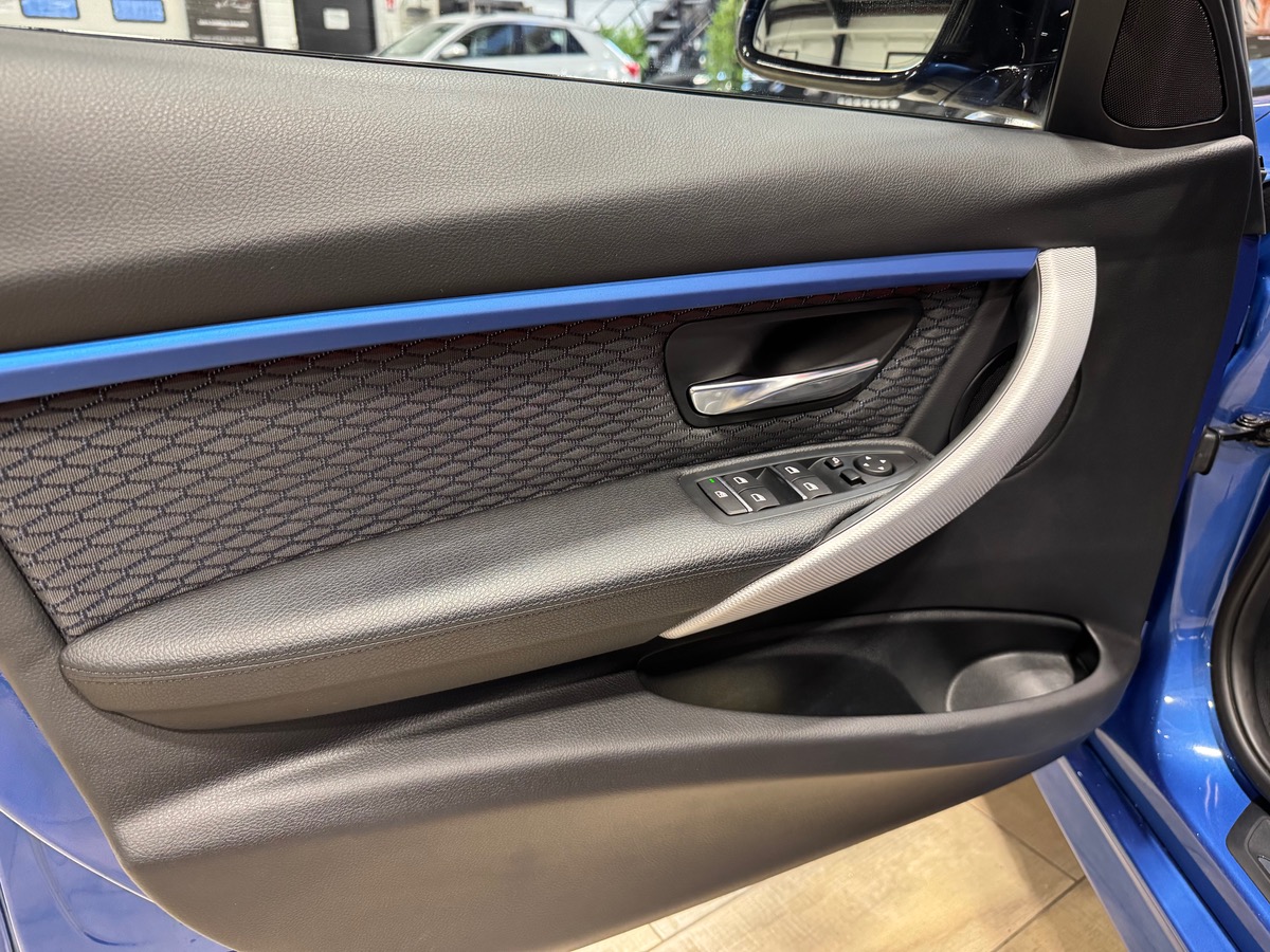 Bmw Série 3 330E IPERFORMANCE 252CV PACK M DKG8 1ER MAIN/UHD/CARPLAY/ALCANTARA ÉTRIER MPERFORMANCE M