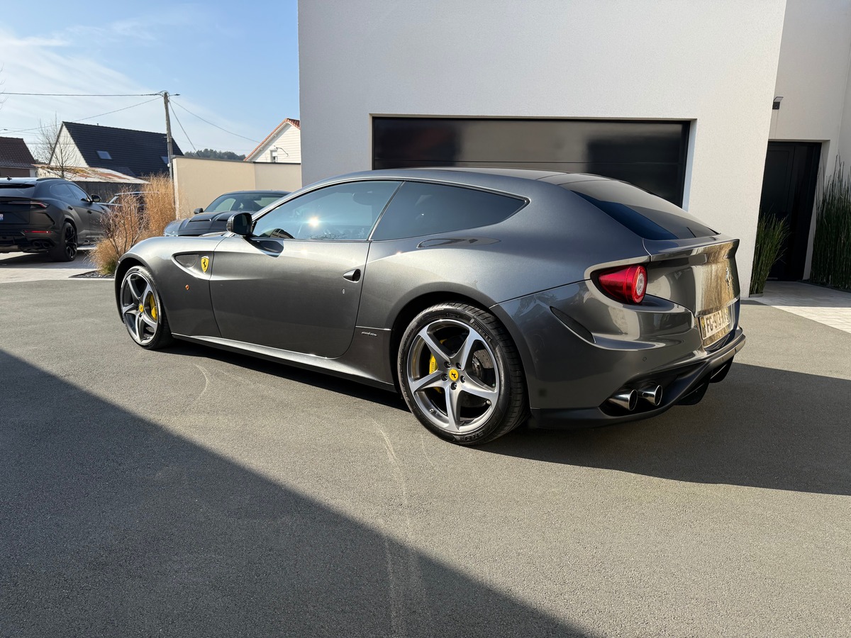 Ferrari Ff V12 / CARNET / 67009 KMS