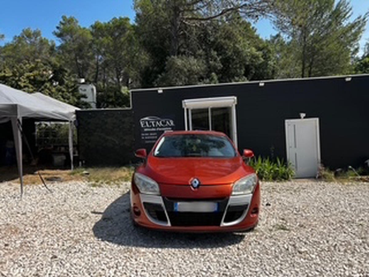 RENAULT Megane III COUPE 2.0 DCI DYNAMIQUE