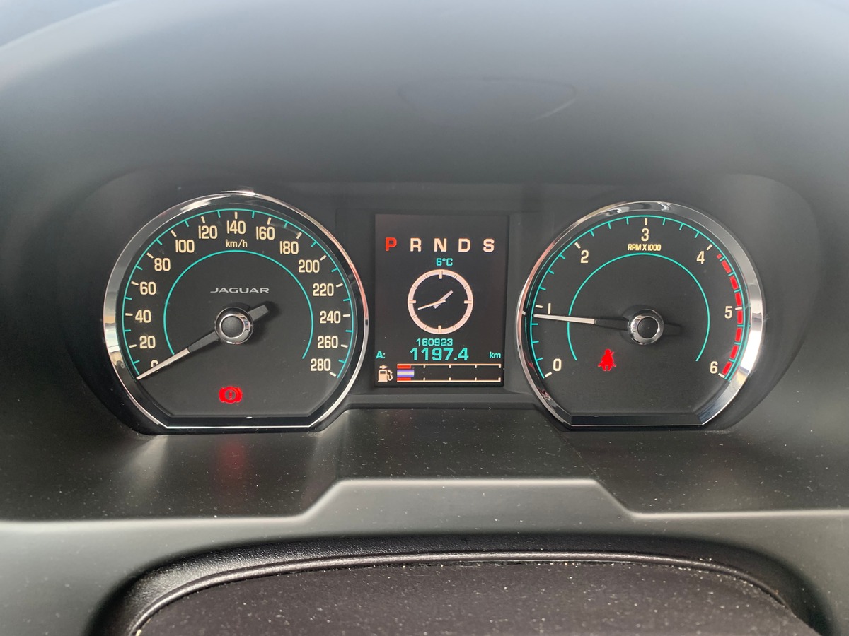 Jaguar XF 240 ch | V6 | R-Sport | Caméra recul | Sièges sport | Régulateur vitesse | GPS | Bluetooth