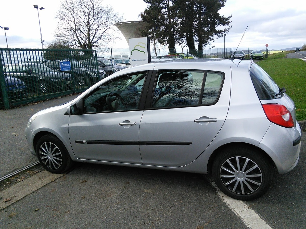 RENAULT Clio III 5 Portes 1.5 dCi 86 cv Privilege CLIM - distribution faite