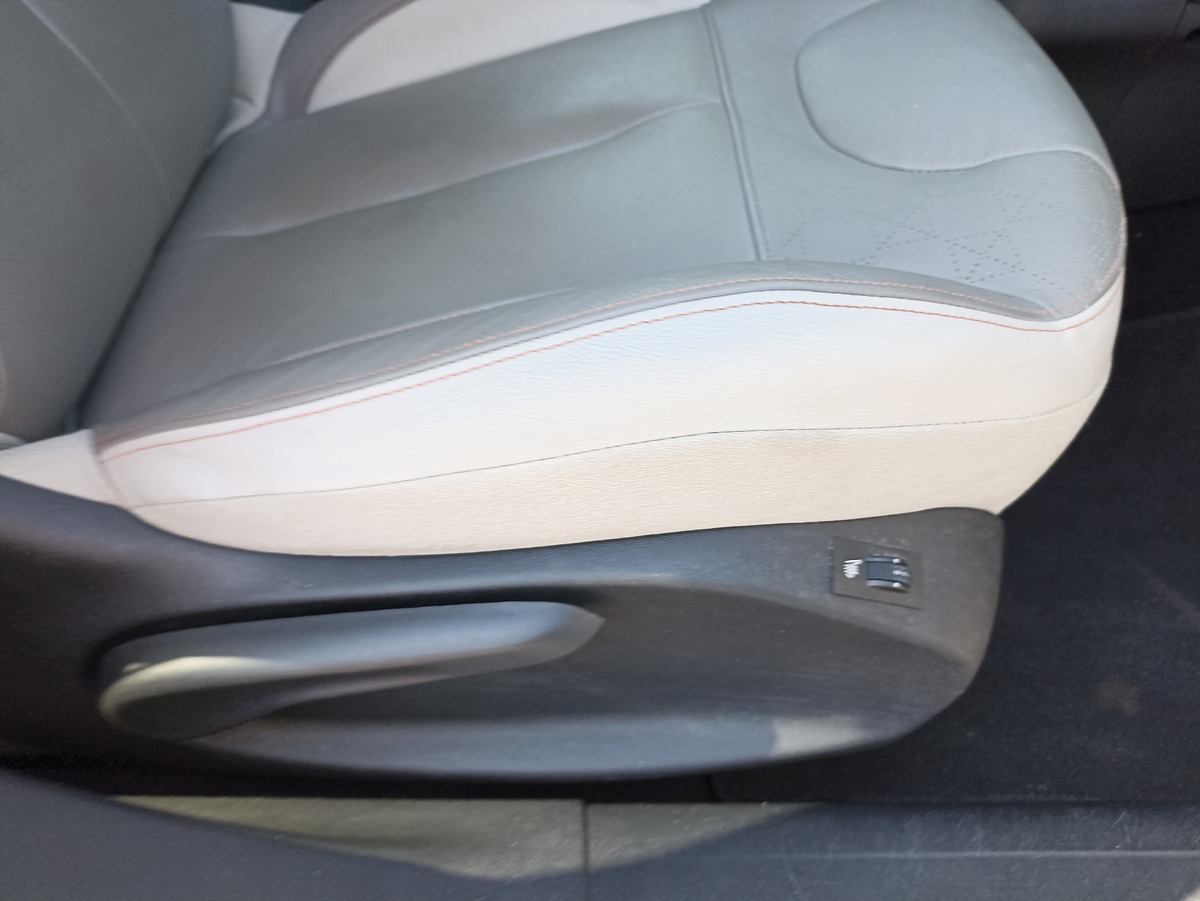 Peugeot 208 1.6 HDI 115 ROLLAND GARROS