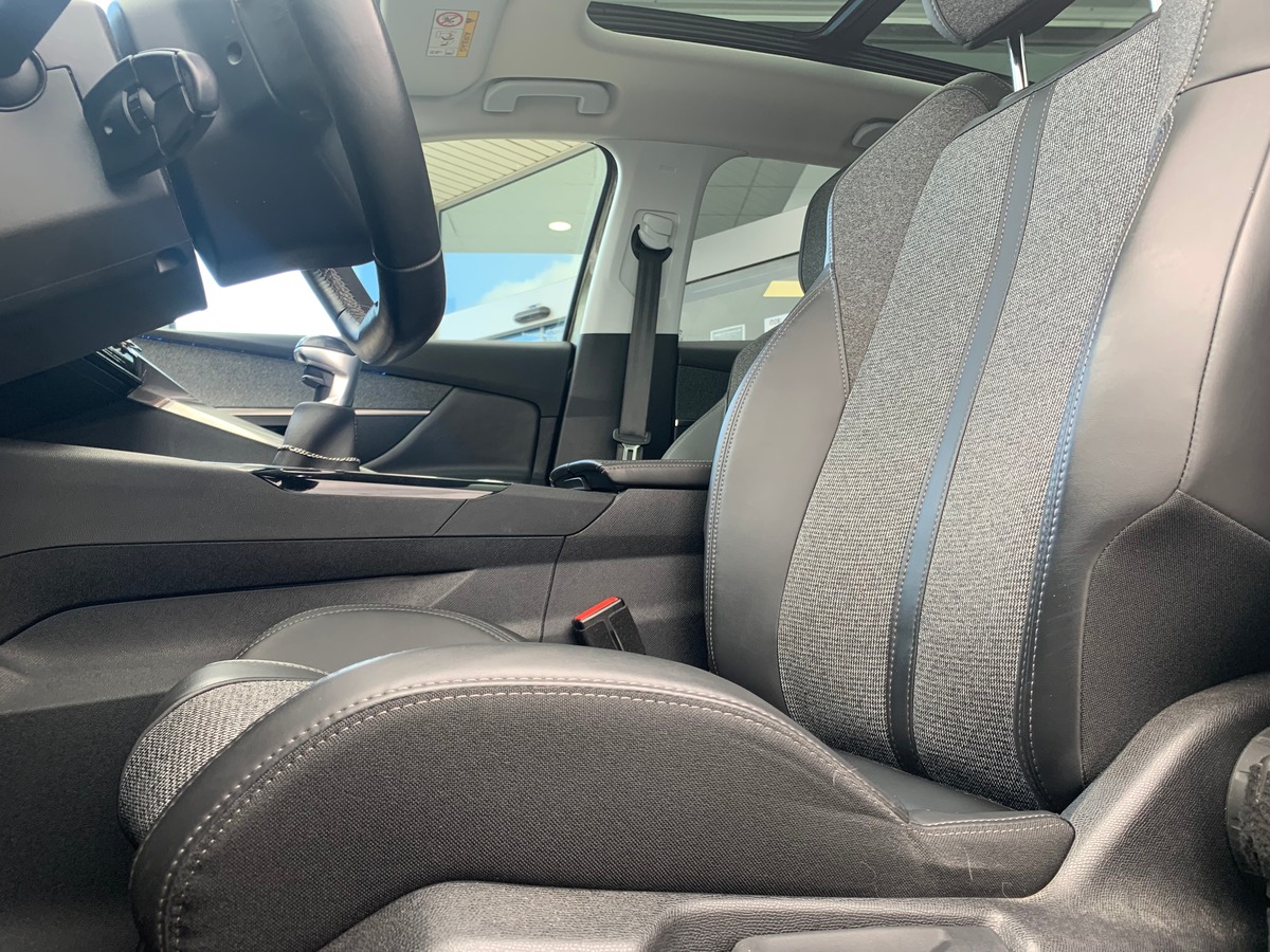 Peugeot 3008 130 ch | Allure | Toit ouvrant panoramique | Caméra recul | Attelage | Apple car play
