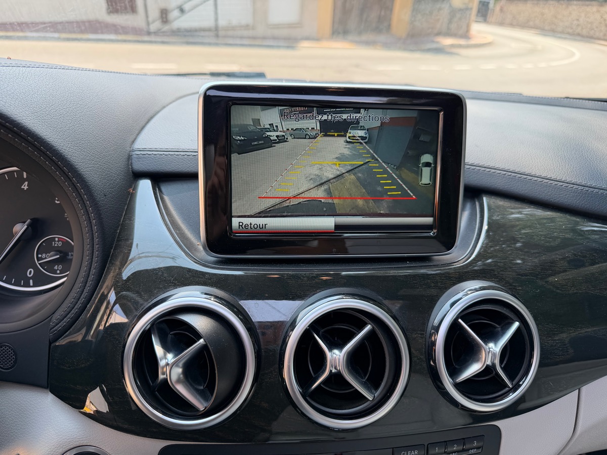 Mercedes Benz CLASSE B 180 1.5 CDI 109 CV / Pack AMG Fascination / Toit Ouvrant /  Intérieur Cuir