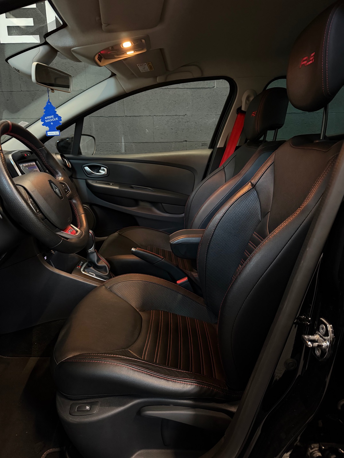 RENAULT Clio RS TROPHY Phase 2 1.6 T 16V EDC6 220 cv Boîte auto