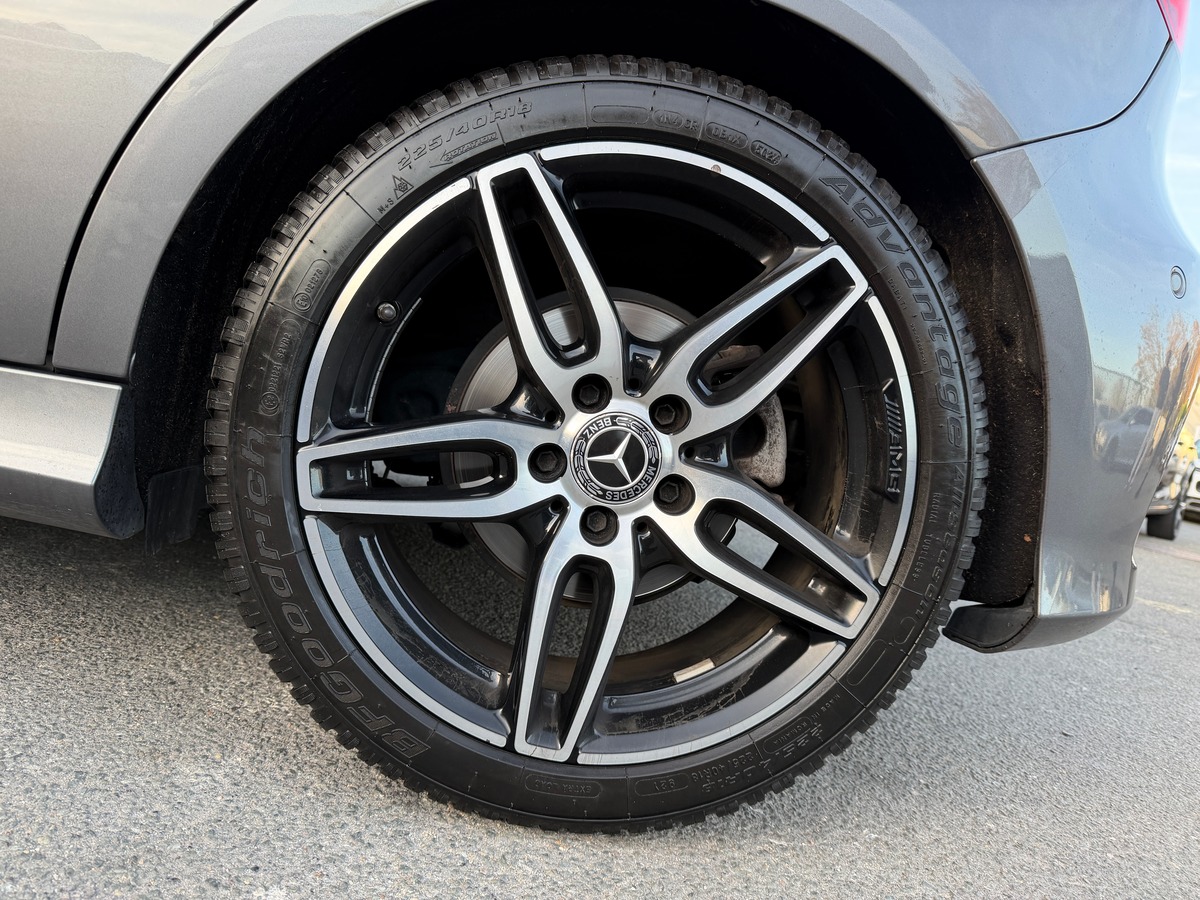 Mercedes-Benz Classe A 180 d Pack AMG Fascination 1.5 d 7G-DCT 110 cv