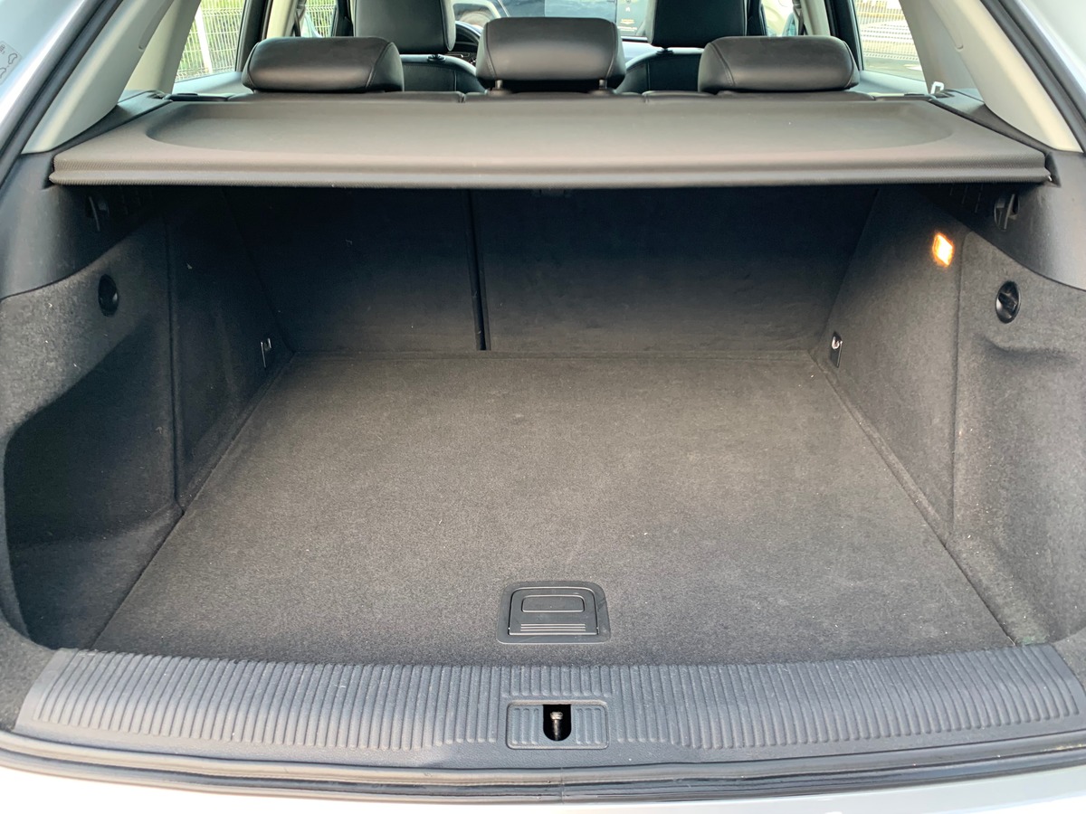 Audi Q3 177 | Sport design | Radar stationnement avant arriére | Régulateur vitesse | Attelage | Gps