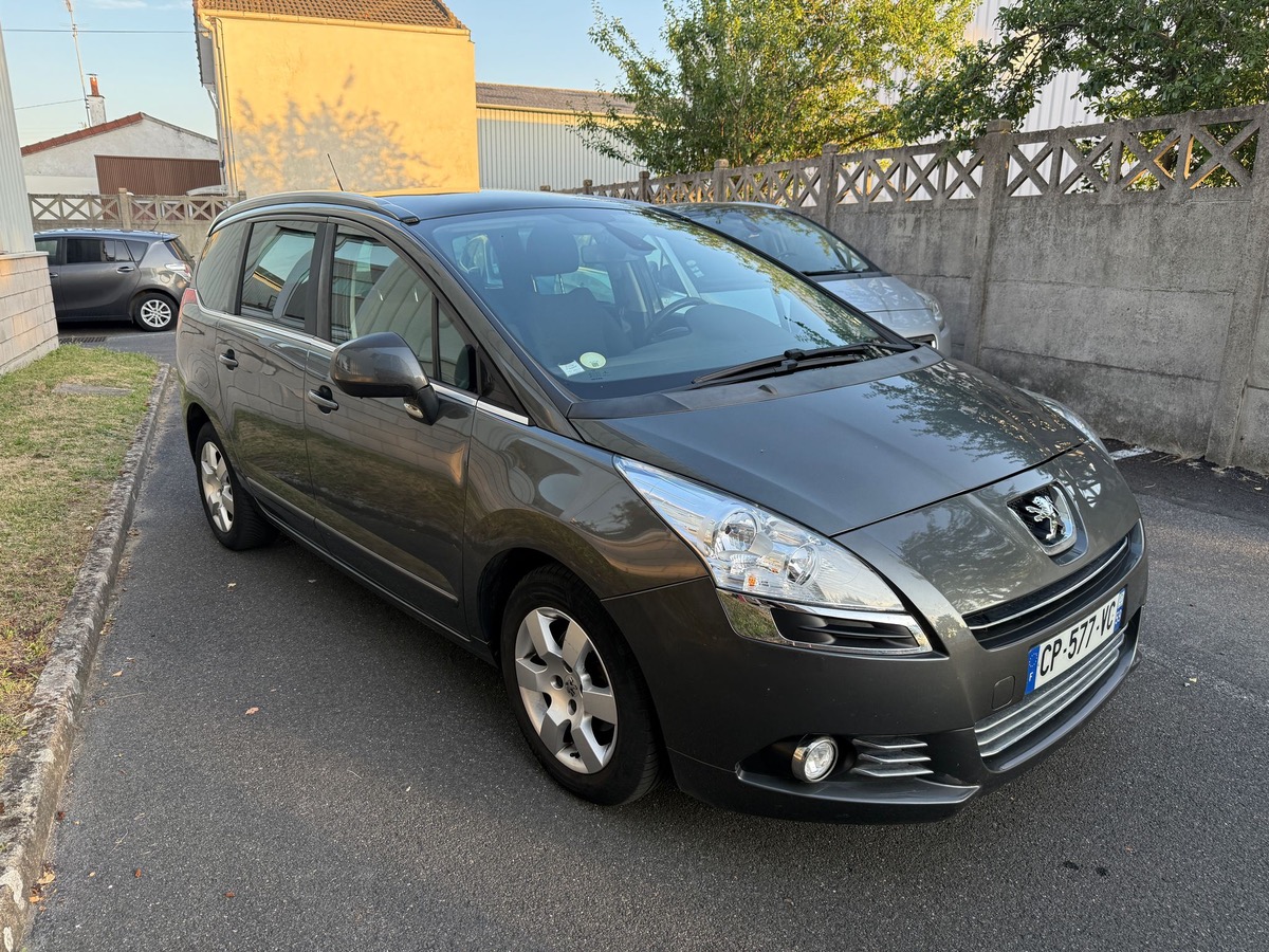 Peugeot 5008 1.6 HDI 112 CV style 1er main 7 place 4XCBLeut