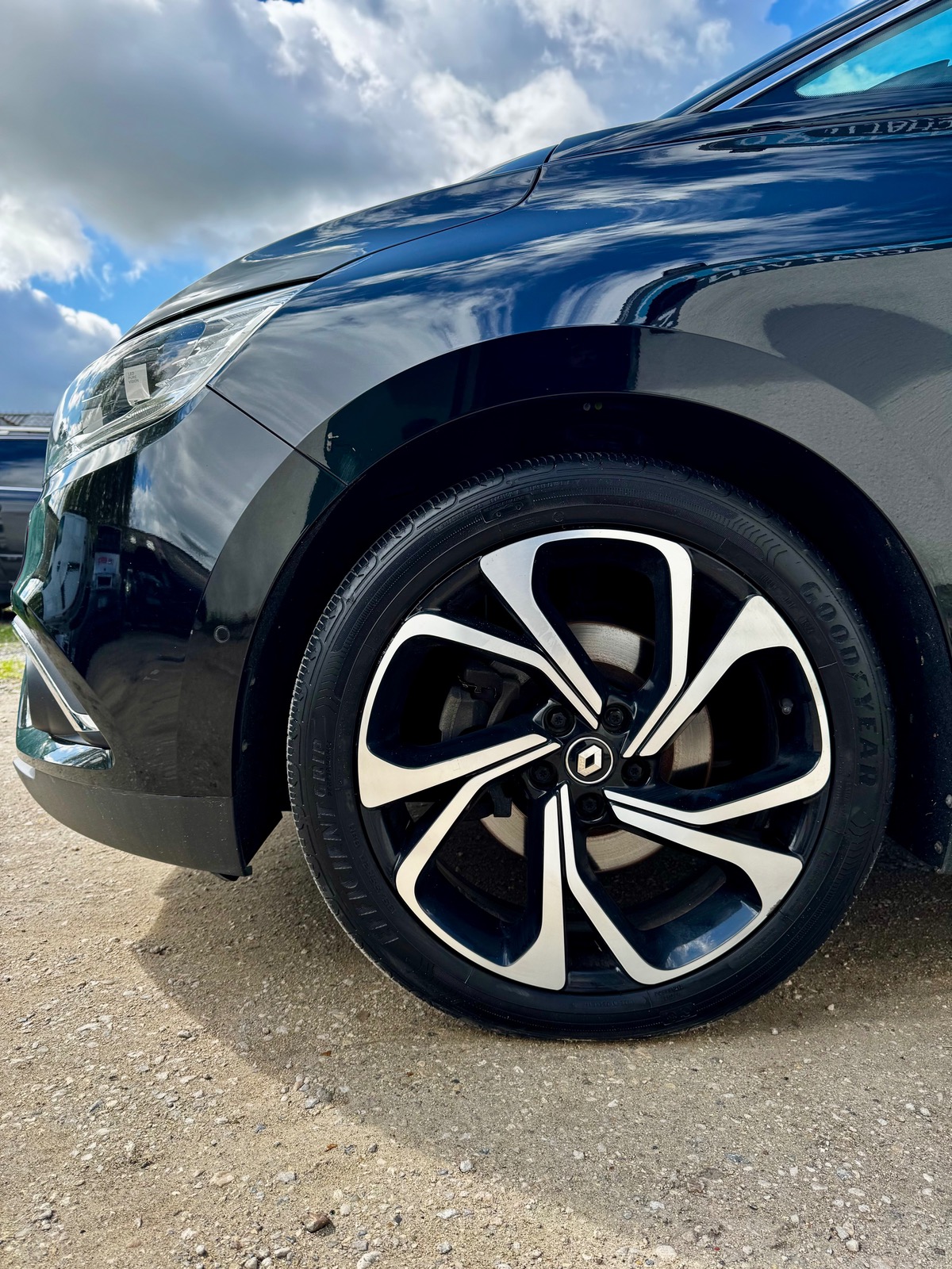 RENAULT Grand Scenic IV BLUE DCI 120 CV INTENS 7 PLACES AFFICHEUR TÊTE HAUTE / TOIT PANO / CAMÉRA