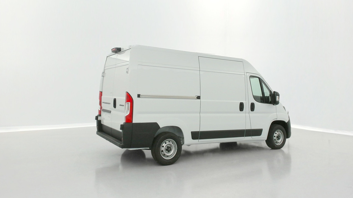Peugeot Boxer L2H2 3.3 2.2 BlueHDi 140 chevaux | 26100 euros HT | Aide au stationnement arrière