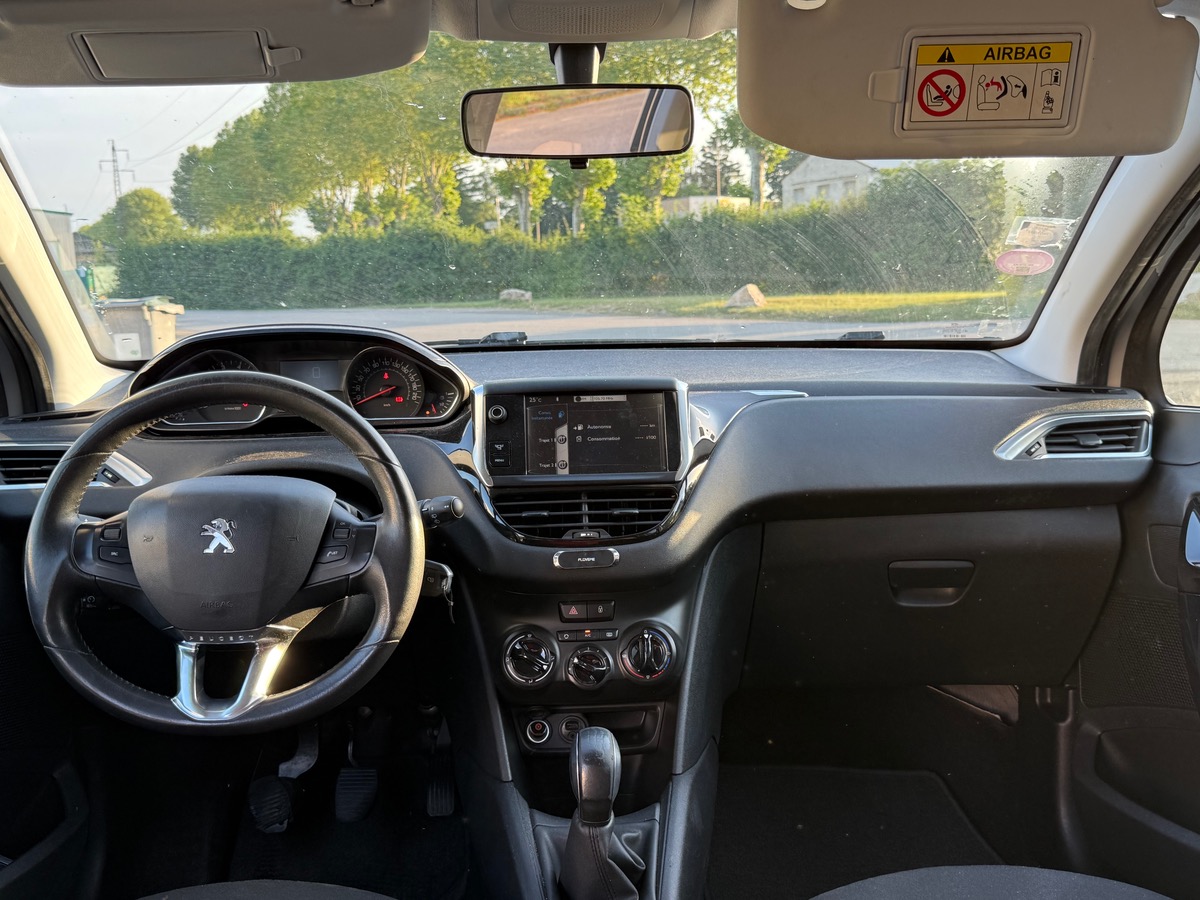 Peugeot 208 / 1.2 E-VTI 82CH / STYLE / CLIM / ÉCRAN BTT / DISTRIB + EMBRAYAGE NEUF