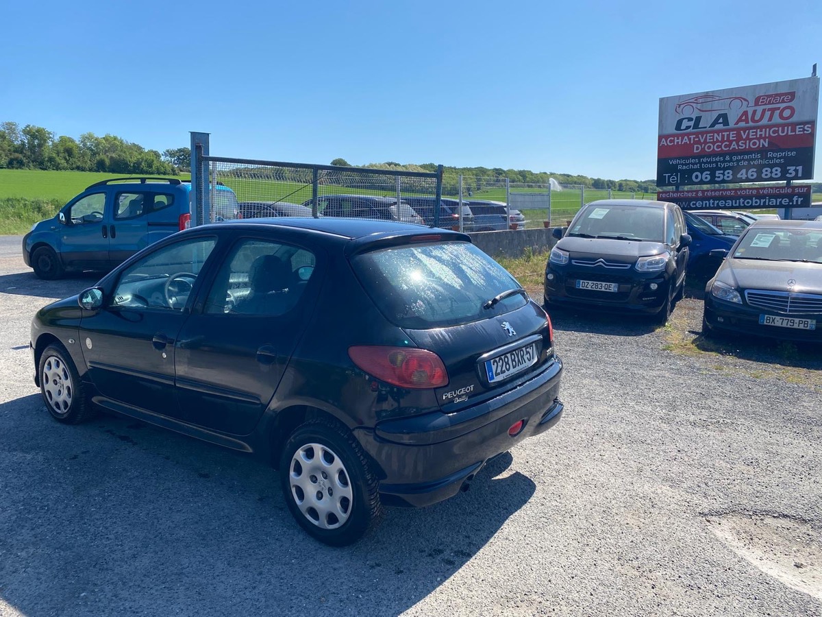 Peugeot 206 1.4 hdi 70cv 1ere main faible kilométrage d’origine 