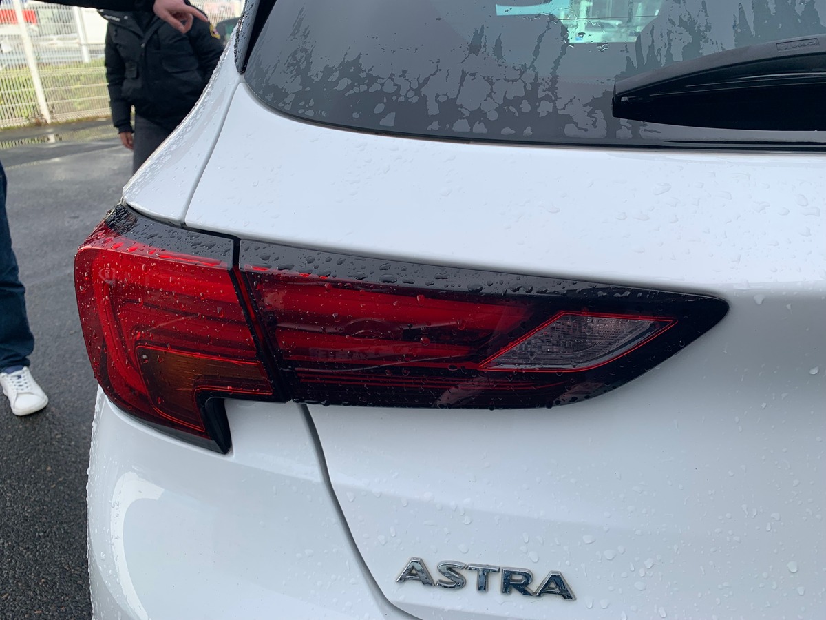 Opel Astra 105 ch | Black Edition | Caméra recul | Régulateur vitesse | Radar de stationnement avant