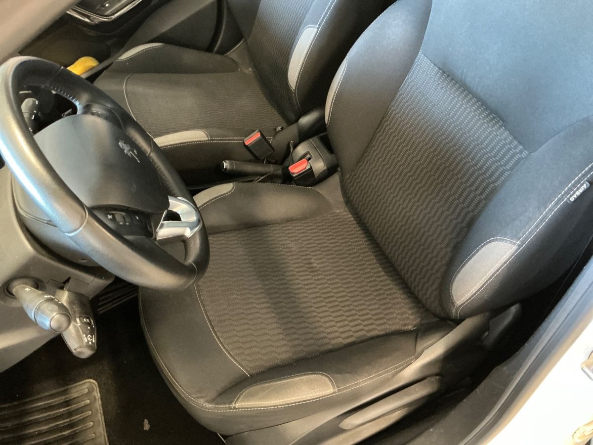 Peugeot 208 1.2 puretech disibution neuve garantie 6 mois