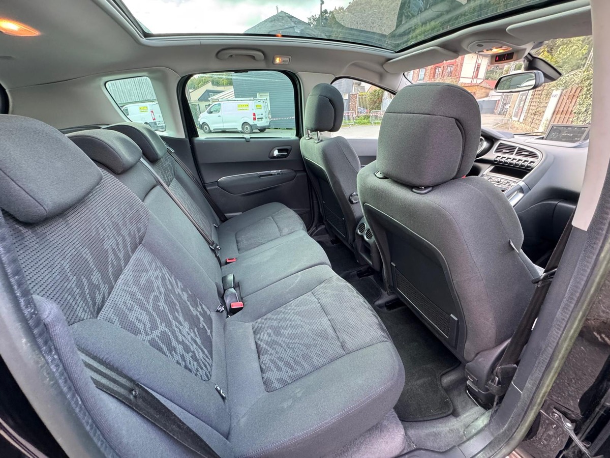 Peugeot 3008 1.6 HDi 115cv Allure - Attelage - Garantie