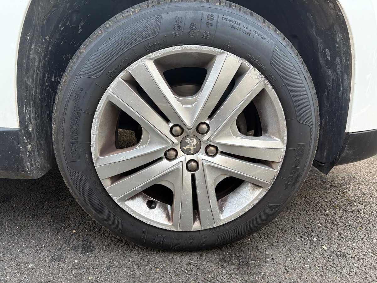 Peugeot 2008 1.2 82CH STYLE 4.0CV - GARANTIE 1 AN